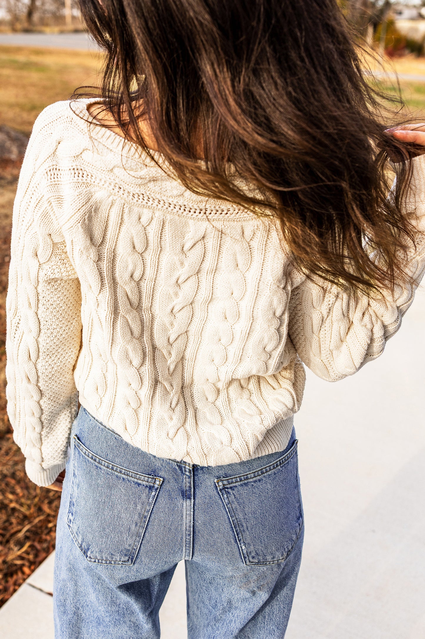 Pull Torsadé Beige – Épaules Tombantes Col Rond