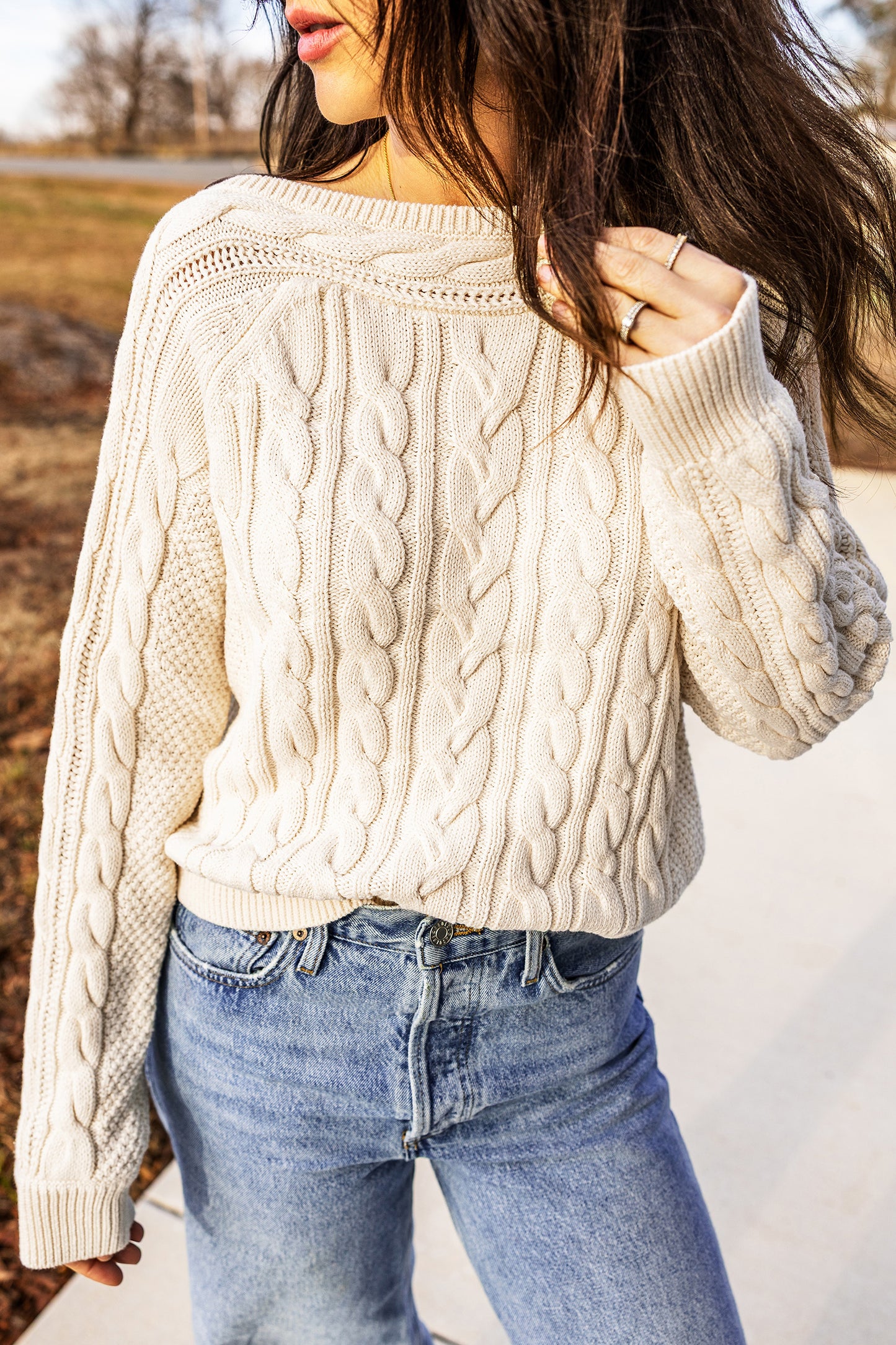 Pull Torsadé Beige – Épaules Tombantes Col Rond